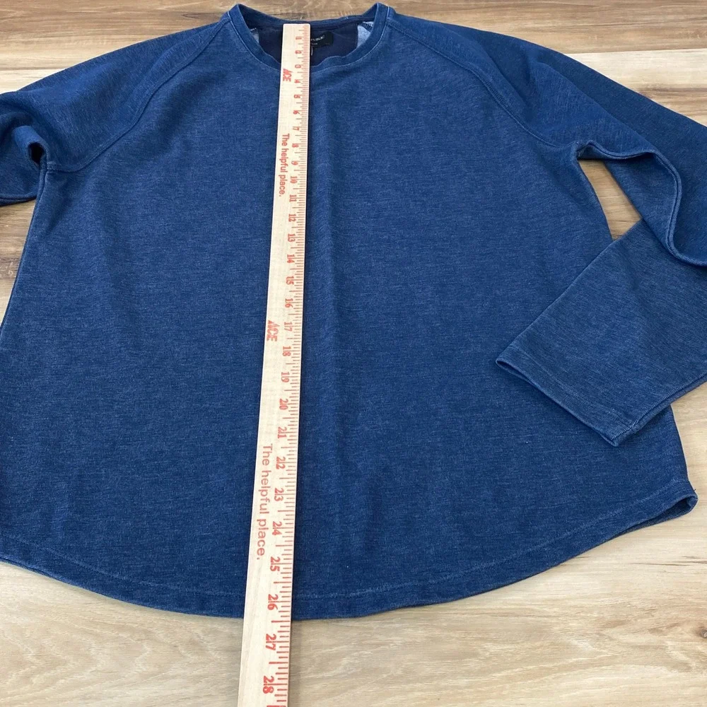 Banana‎ Republic Pullover Mens Medium Moisture Wicking Raglan Blue Modern Active